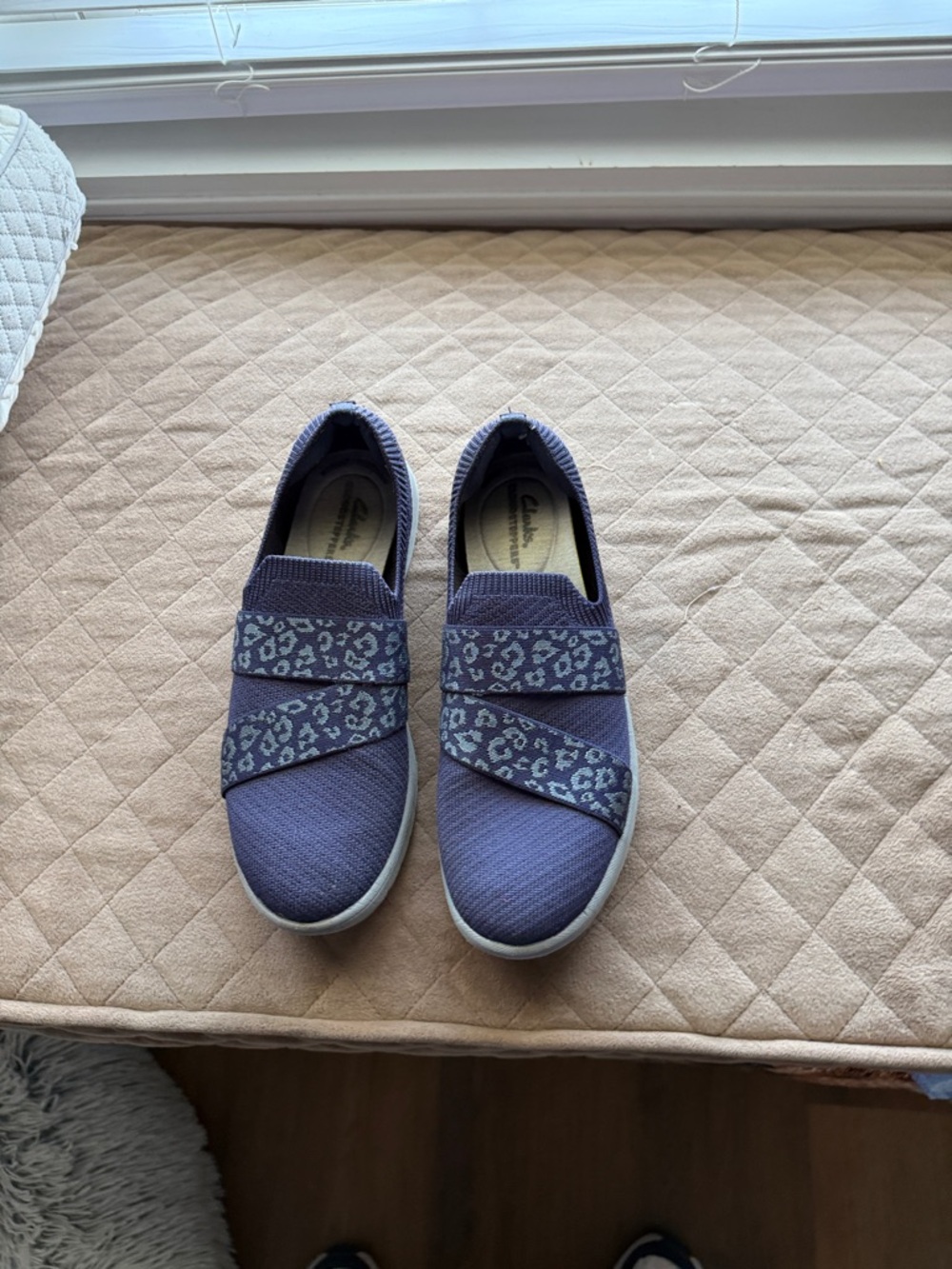 Clarks Cloud steppers Women's Navy Slip-On Sneakers with Leopard Print Straps